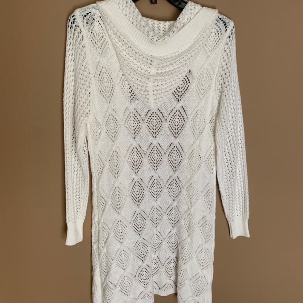 Sisters Summer white crochet hooded cardigan. NWOT No signs wear Size Medium